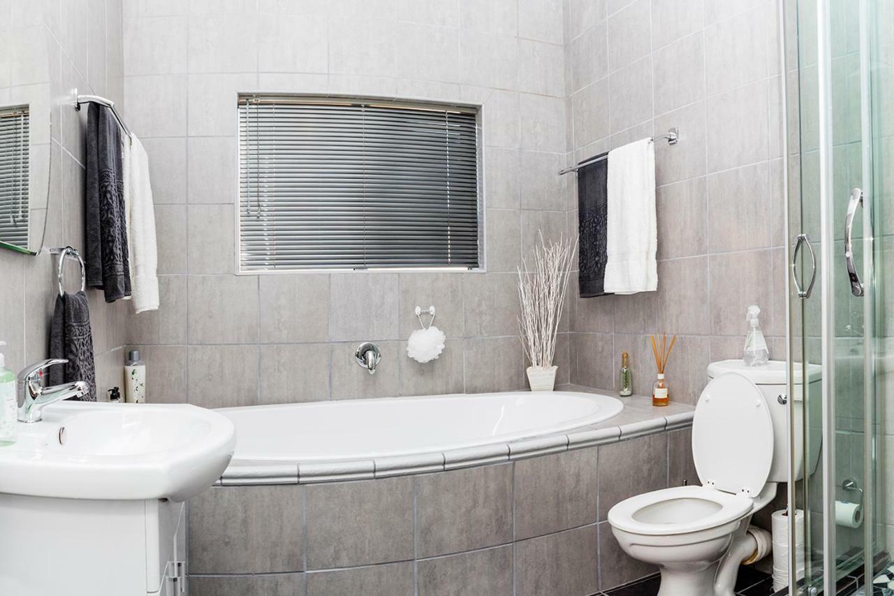 Settle Inn Self Catering Accommodation Colchester Buitenkant foto