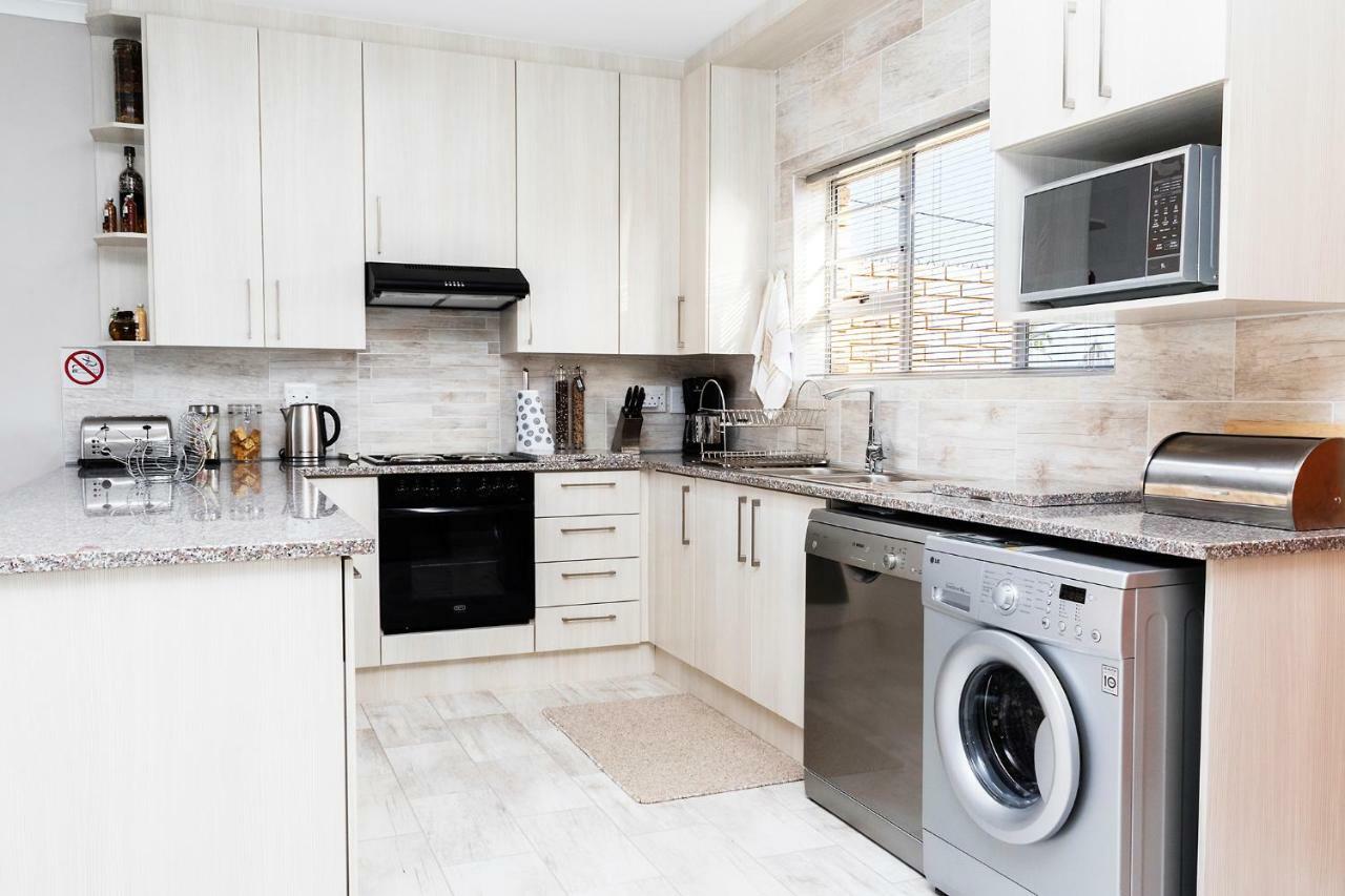 Settle Inn Self Catering Accommodation Colchester Buitenkant foto